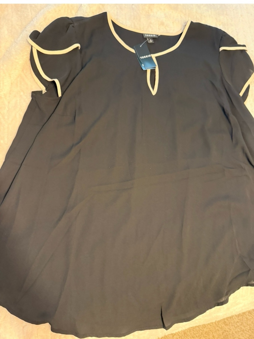 torrid Black Tunic with Cream Trim and Keyhole